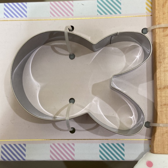 The Bakeshop BUNNY Batter Bowl & Baking Utensils Set - Picture 7 of 9